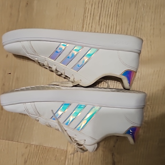 Adidas Grand Court w/metallic stripe - Picture 6 of 7